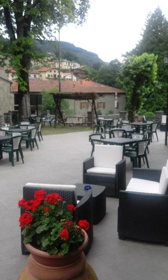 La Foresta Albergo Ristorante Pizzeria Badia Prataglia Eksteriør billede